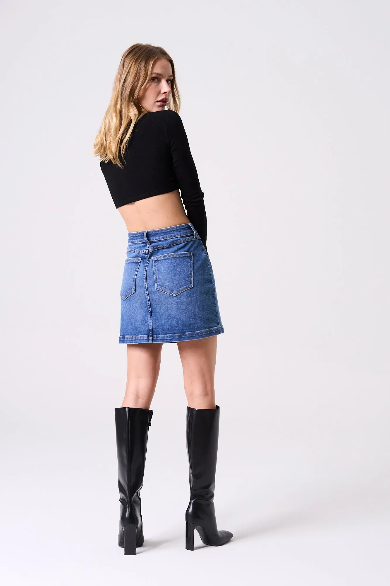 HIGH WAISTED BUTTON DOWN DENIM SKIRT IN MEDIUM WASH  / SP-S7595