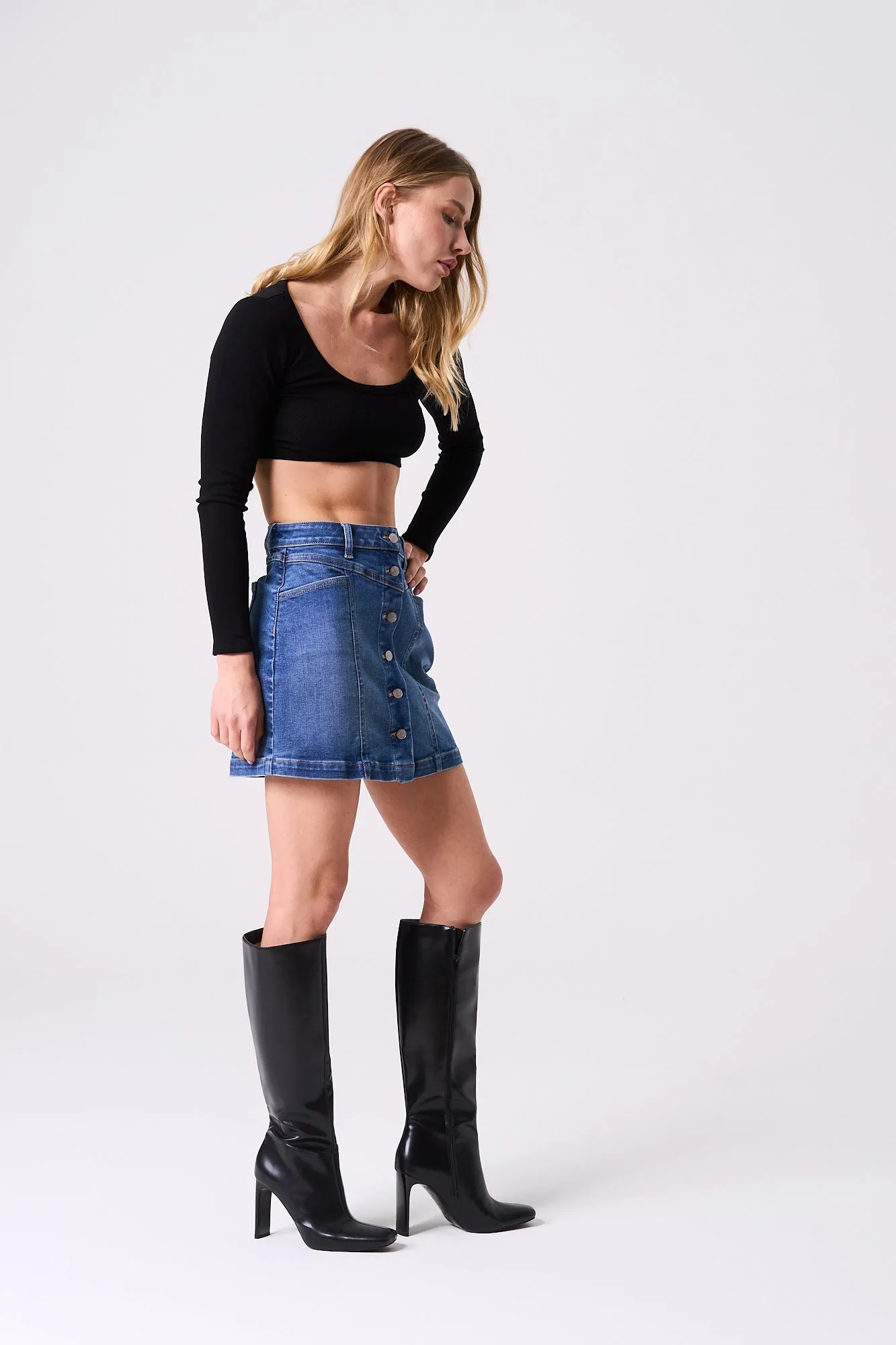 HIGH WAISTED BUTTON DOWN DENIM SKIRT IN MEDIUM WASH  / SP-S7595
