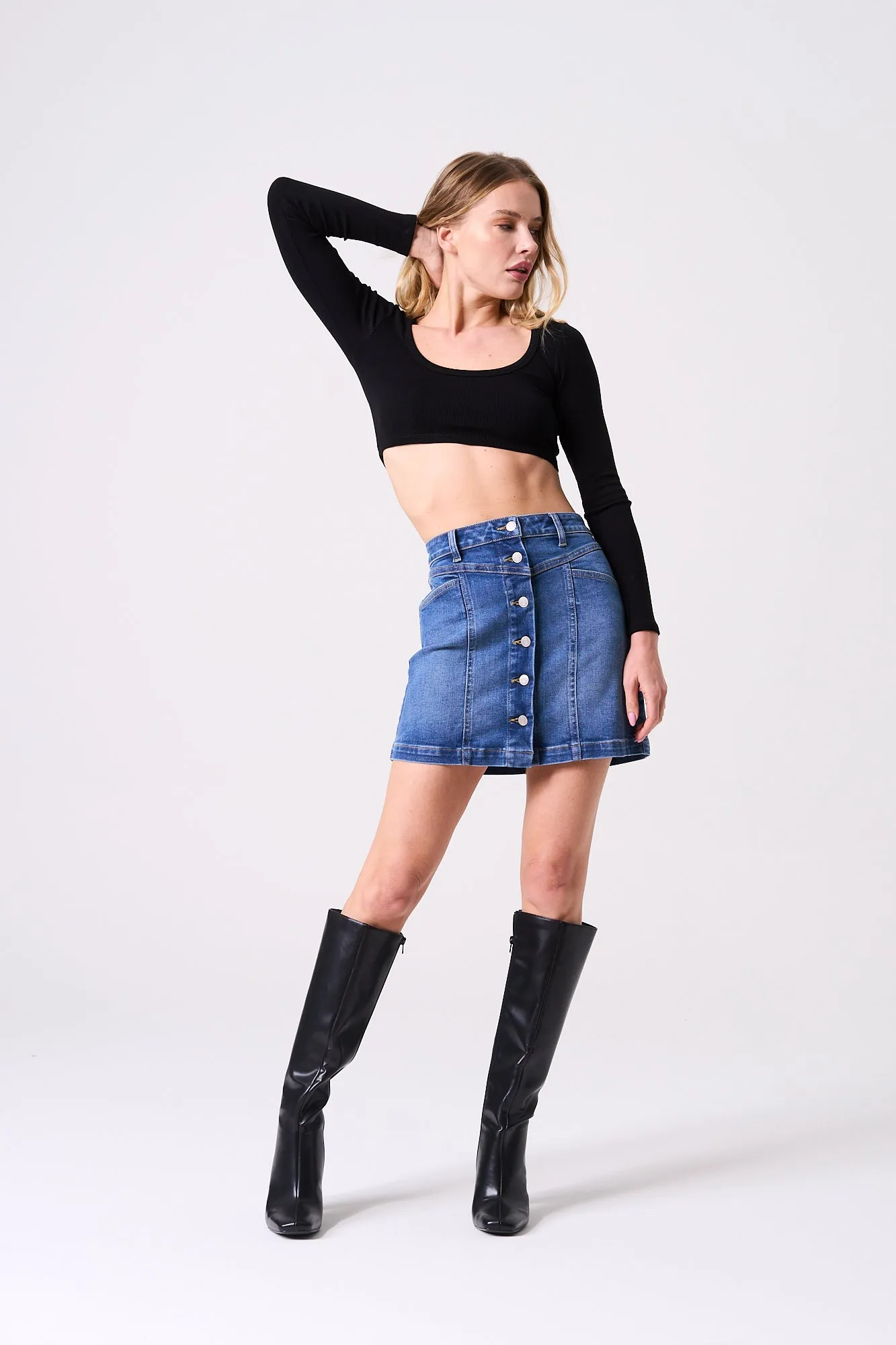 HIGH WAISTED BUTTON DOWN DENIM SKIRT IN MEDIUM WASH  / SP-S7595